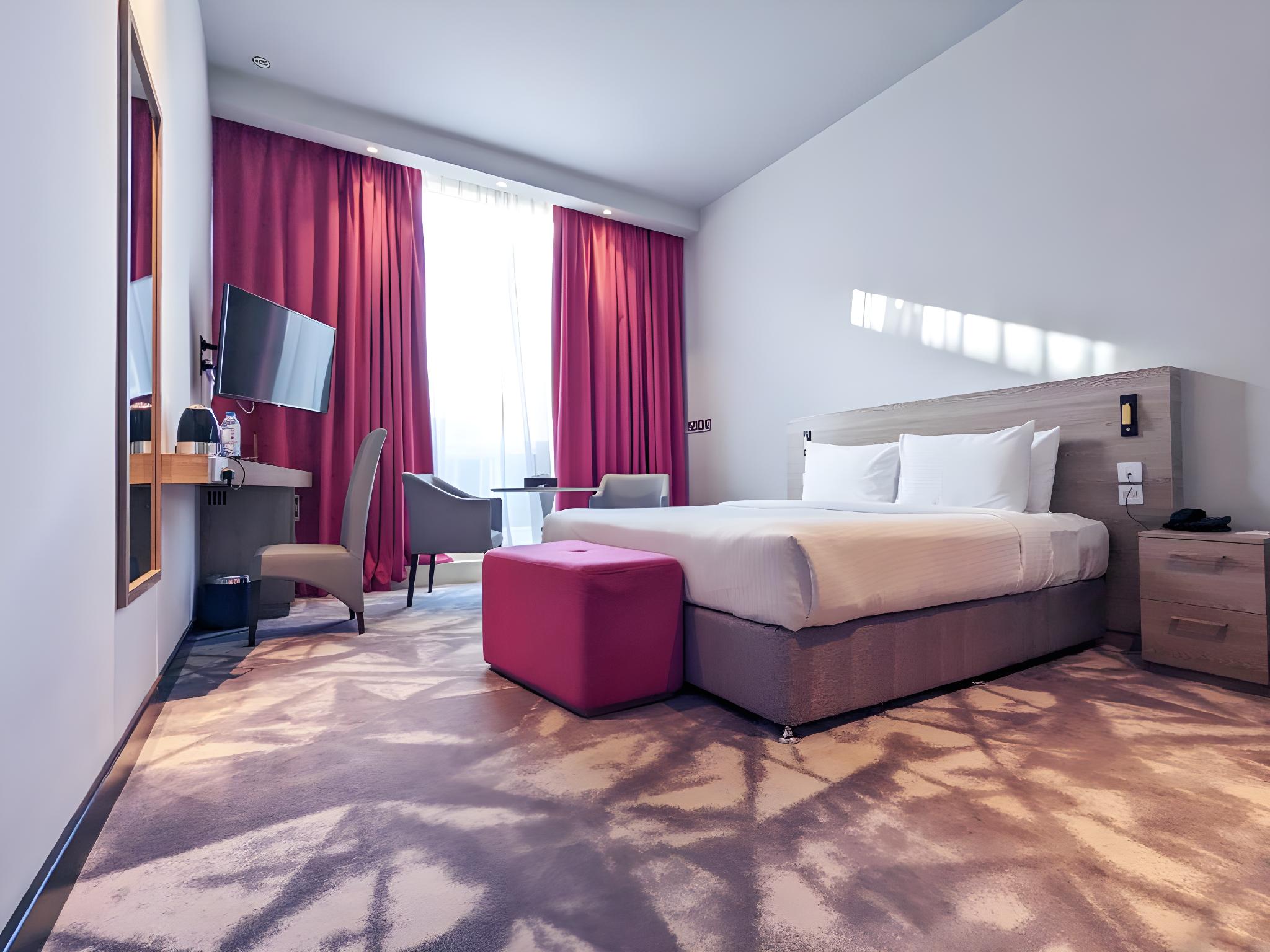 EXECUTIVE, SUITE