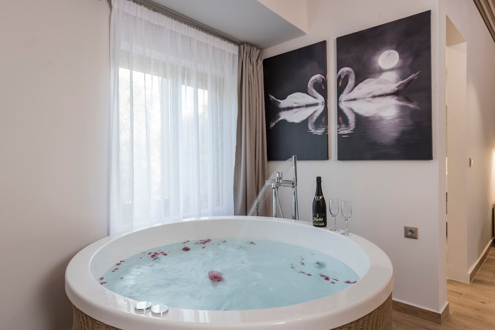 Aequor Luxury Rooms & Apartments 33/56