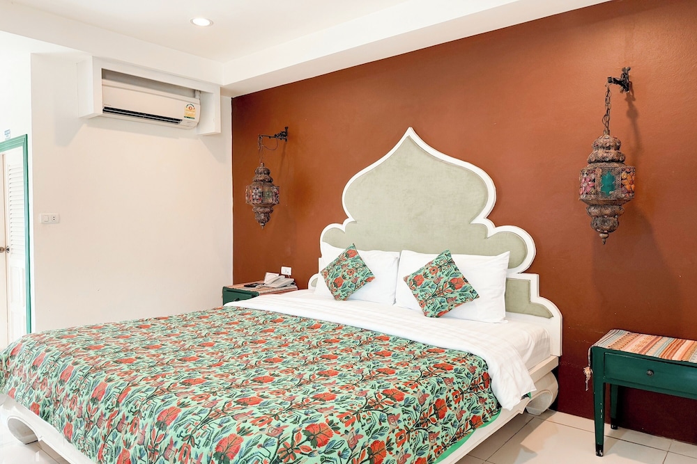 DELUXE, DOUBLE BED