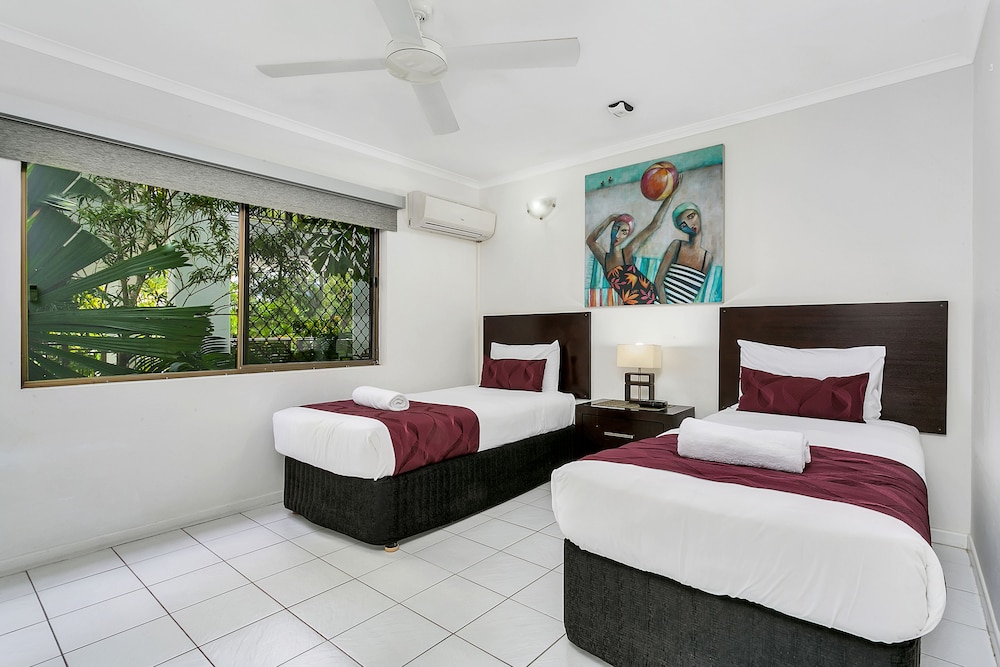 Roydon Beachfront Holiday Apartments 13/50
