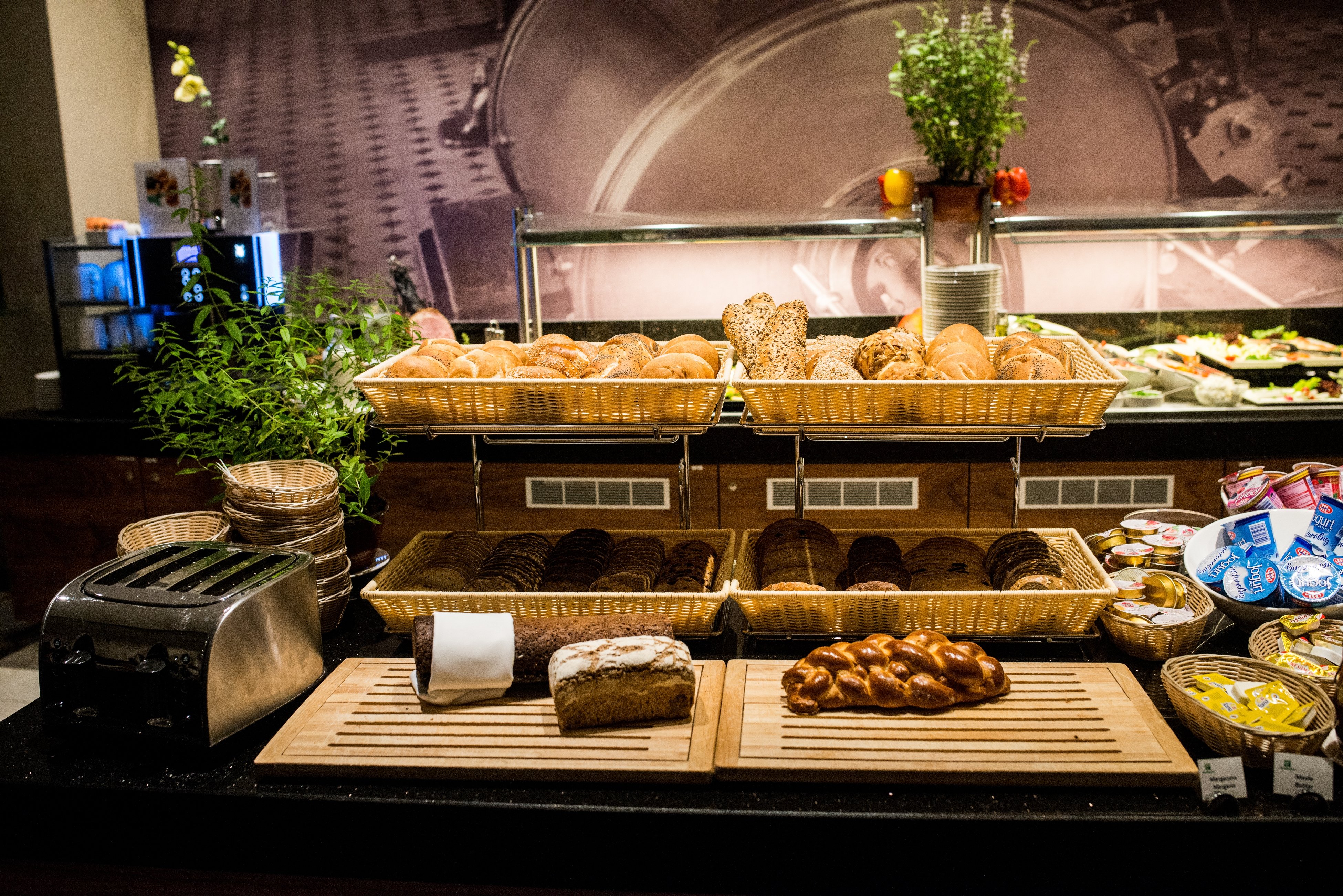 HOLIDAY INN LODZ 6/50