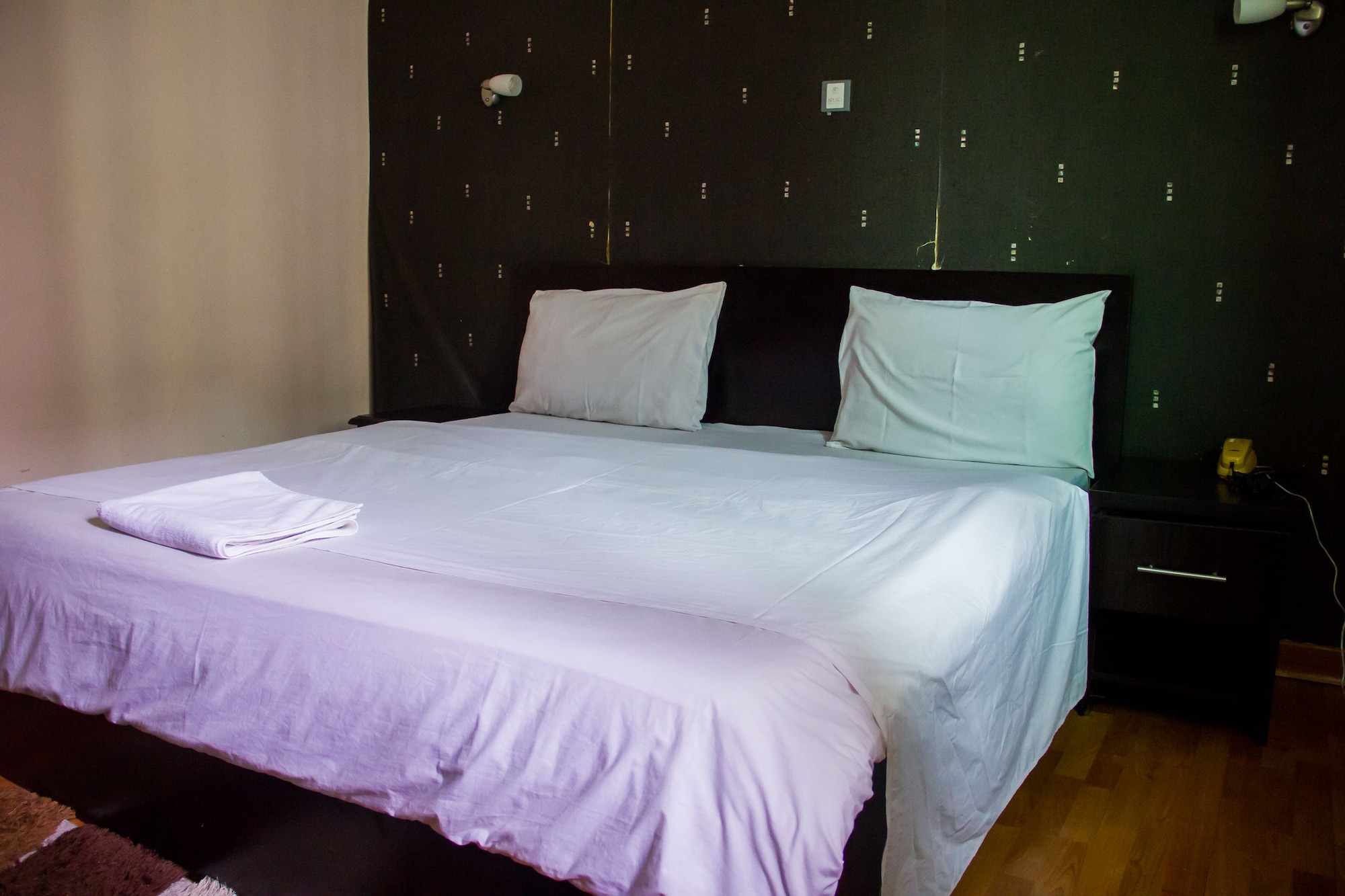 EXECUTIVE, DOUBLE BED