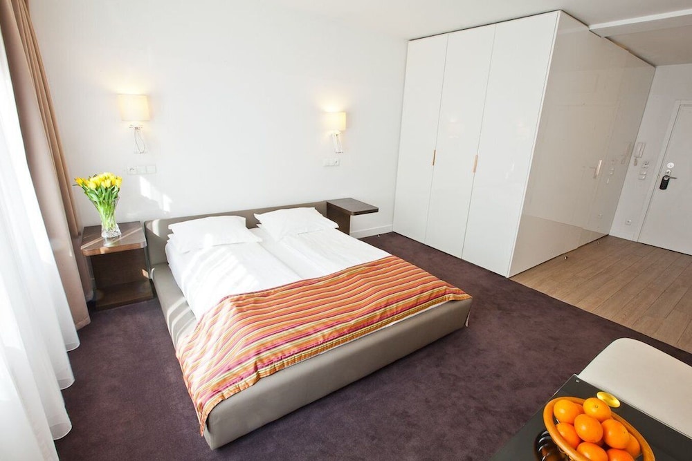 PLATINUM PALACE APARTMENTS 17/46