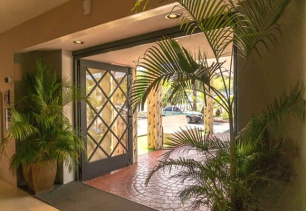 Curacao Airport Hotel 6/50