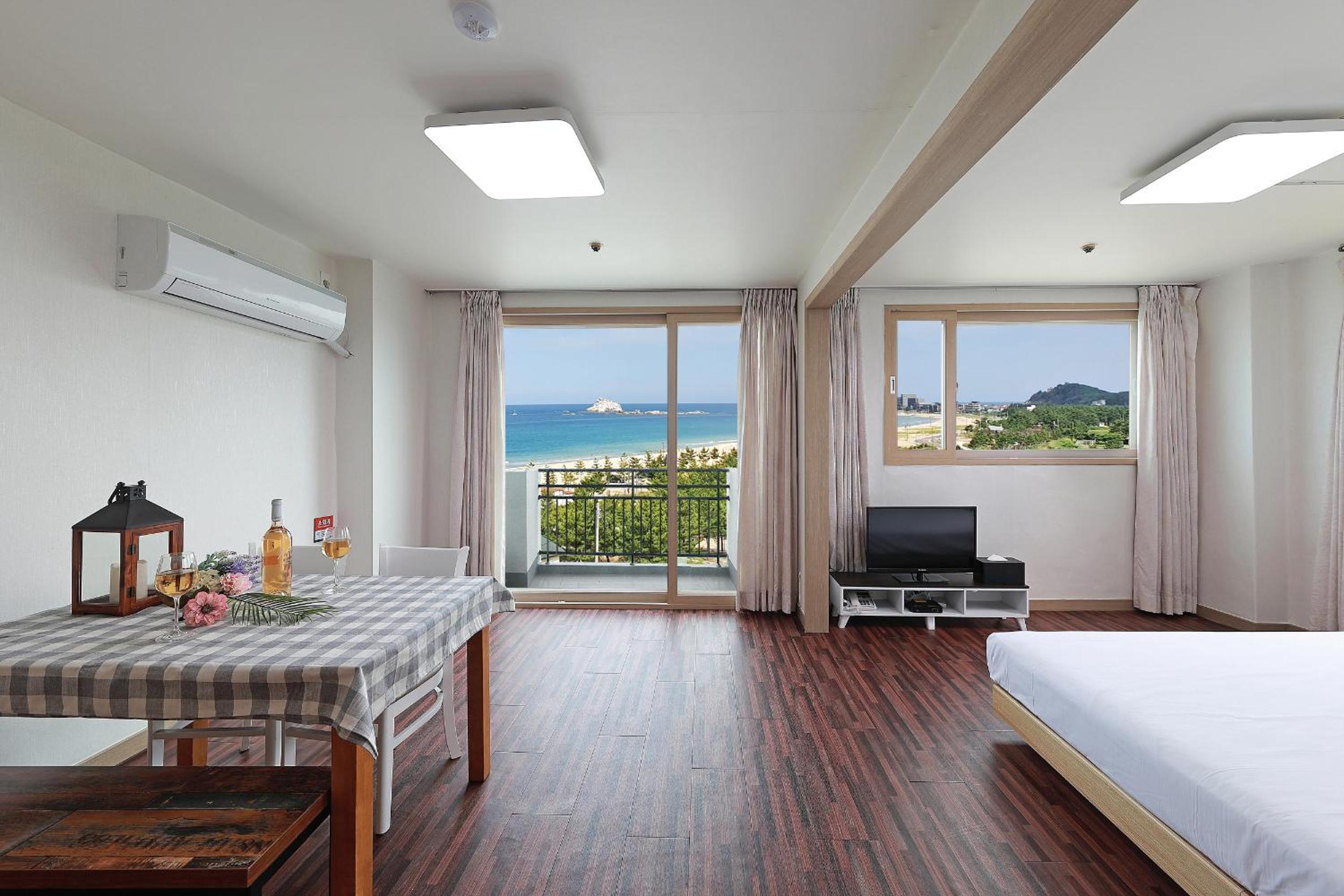 Condo, Spa, Water, Suite, Lateral Side Ocean View, Terrace، Ocean To You Resort Sokcho Seorak Beach Hotel And Condo 4/9