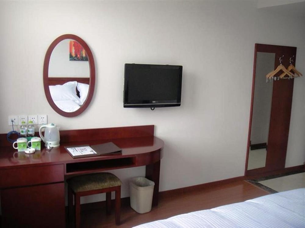GreenTree Inn Shanghai Songjiang WanDa Plaza RonGMEi Road Express Hotel 15/20