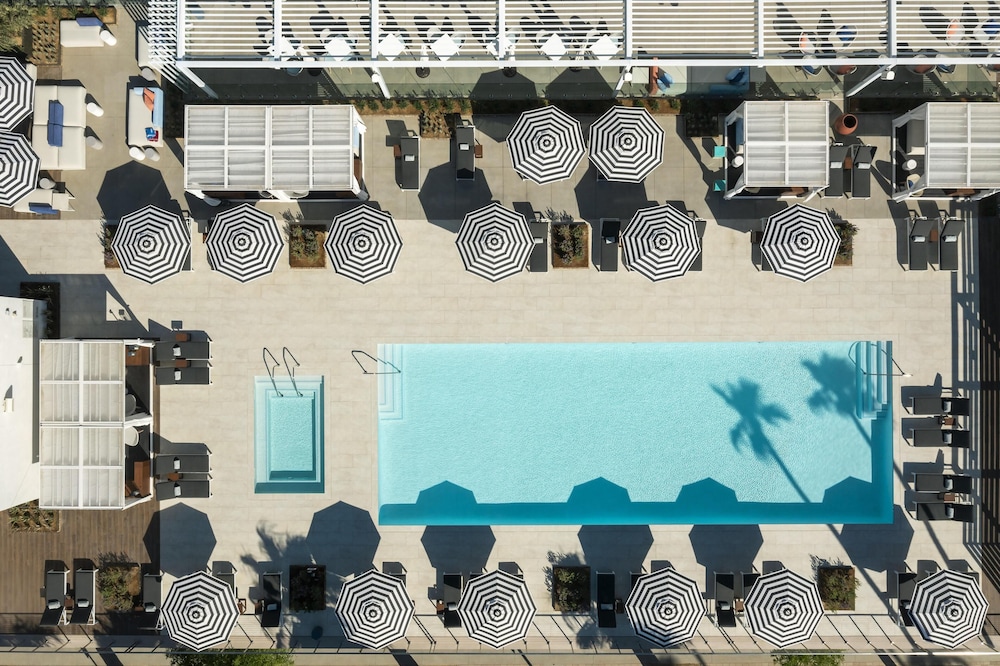 Thompson Palm Springs By Hyatt 38/48