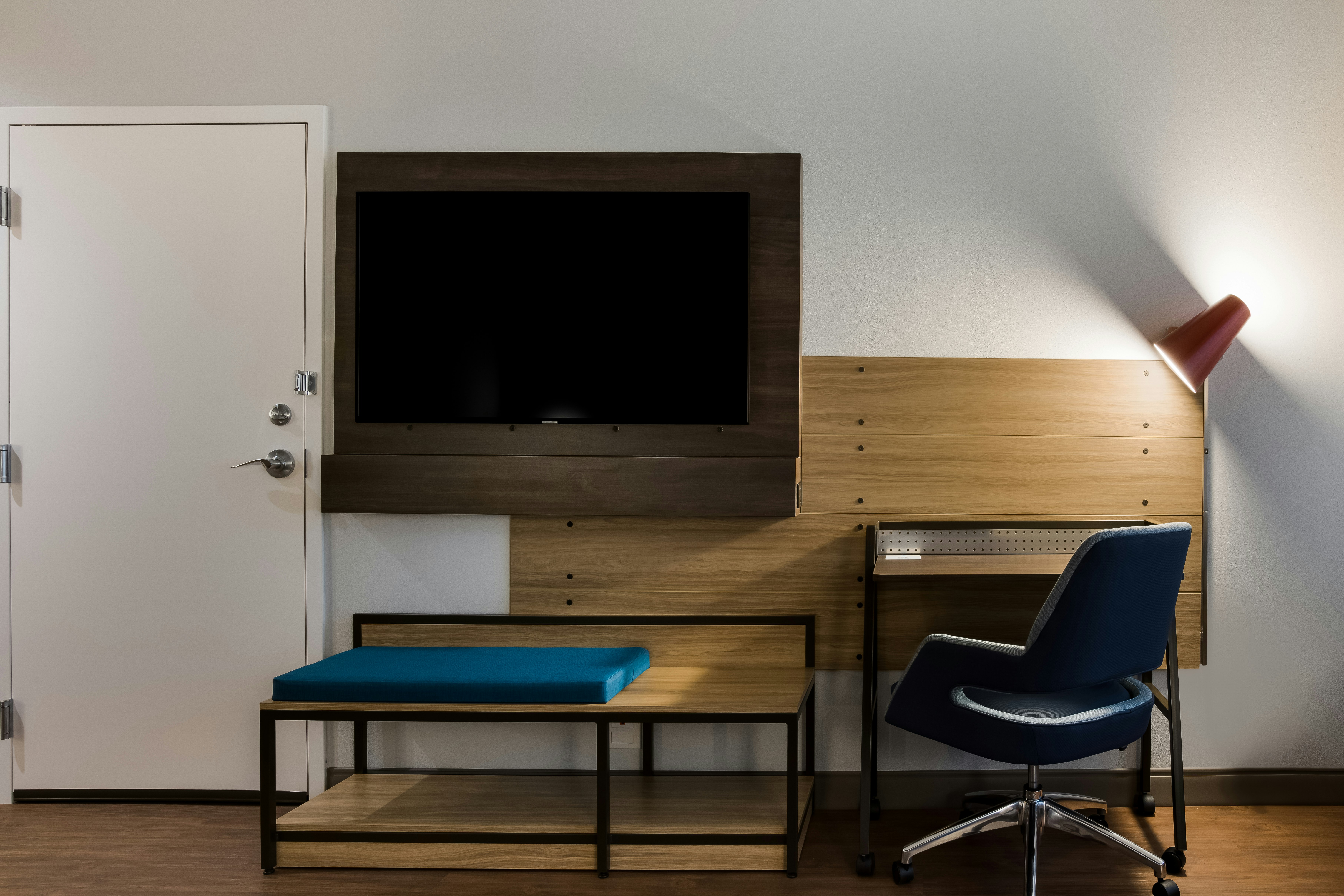 ROOM, KING BED, ACCESSIBLE