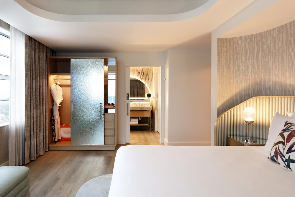 OCEAN, PANORAMIC, KING BED, BALCONY