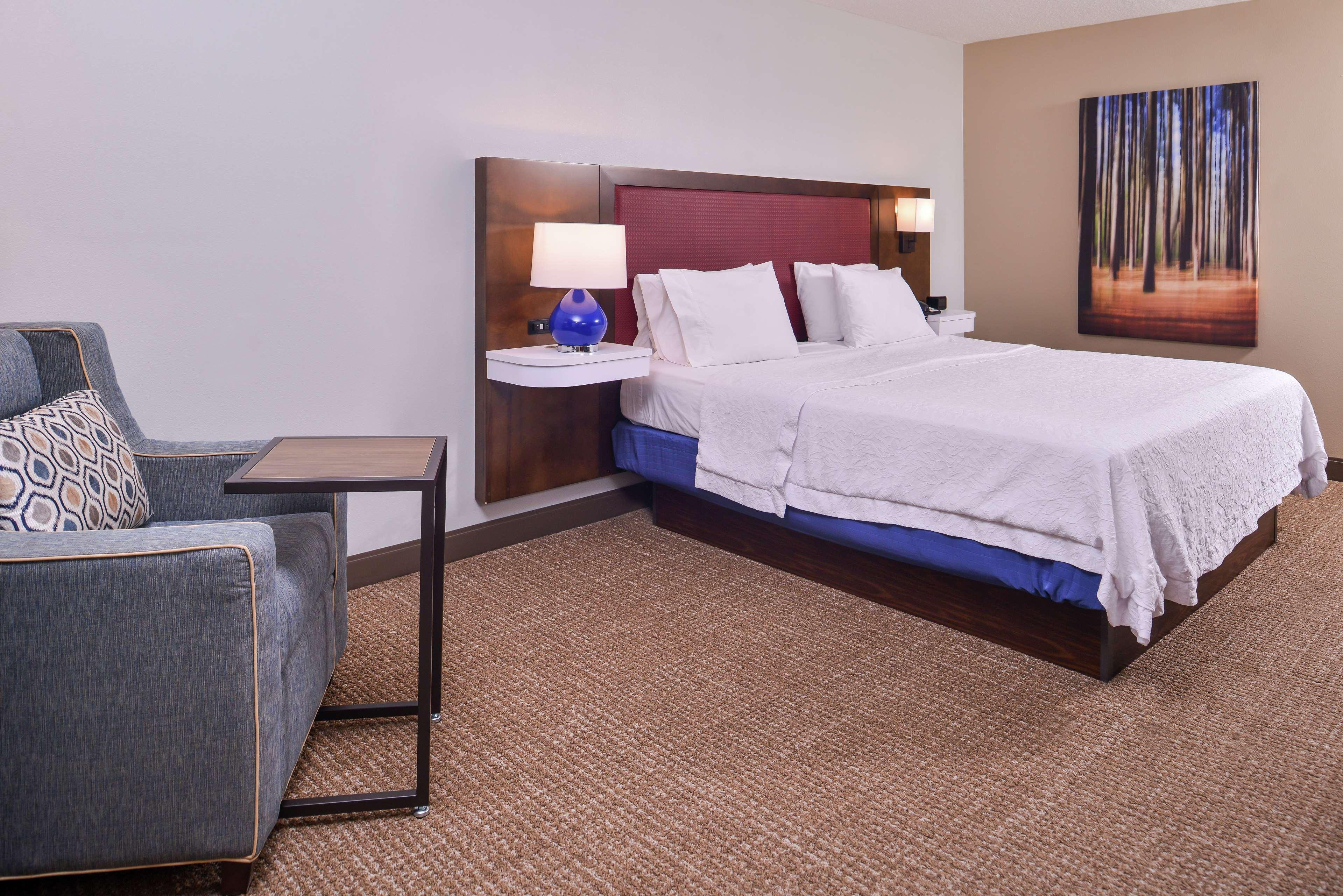 Room, King Bed, Exterior Entrance