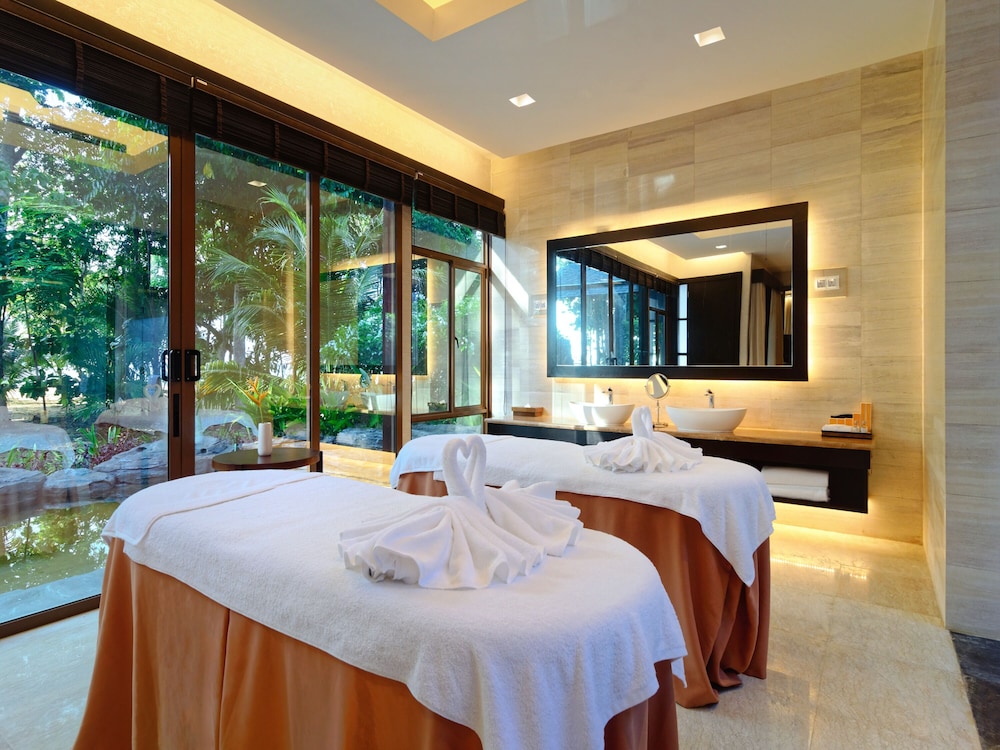 Borneo Eagle Resort 10/50