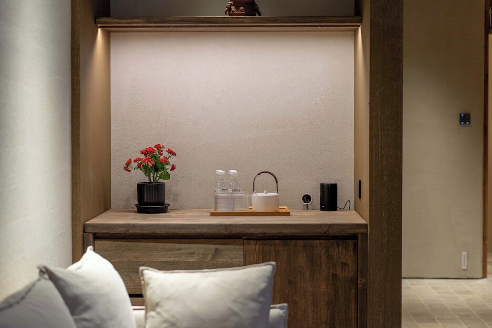 YUANLI HOTEL 8/50