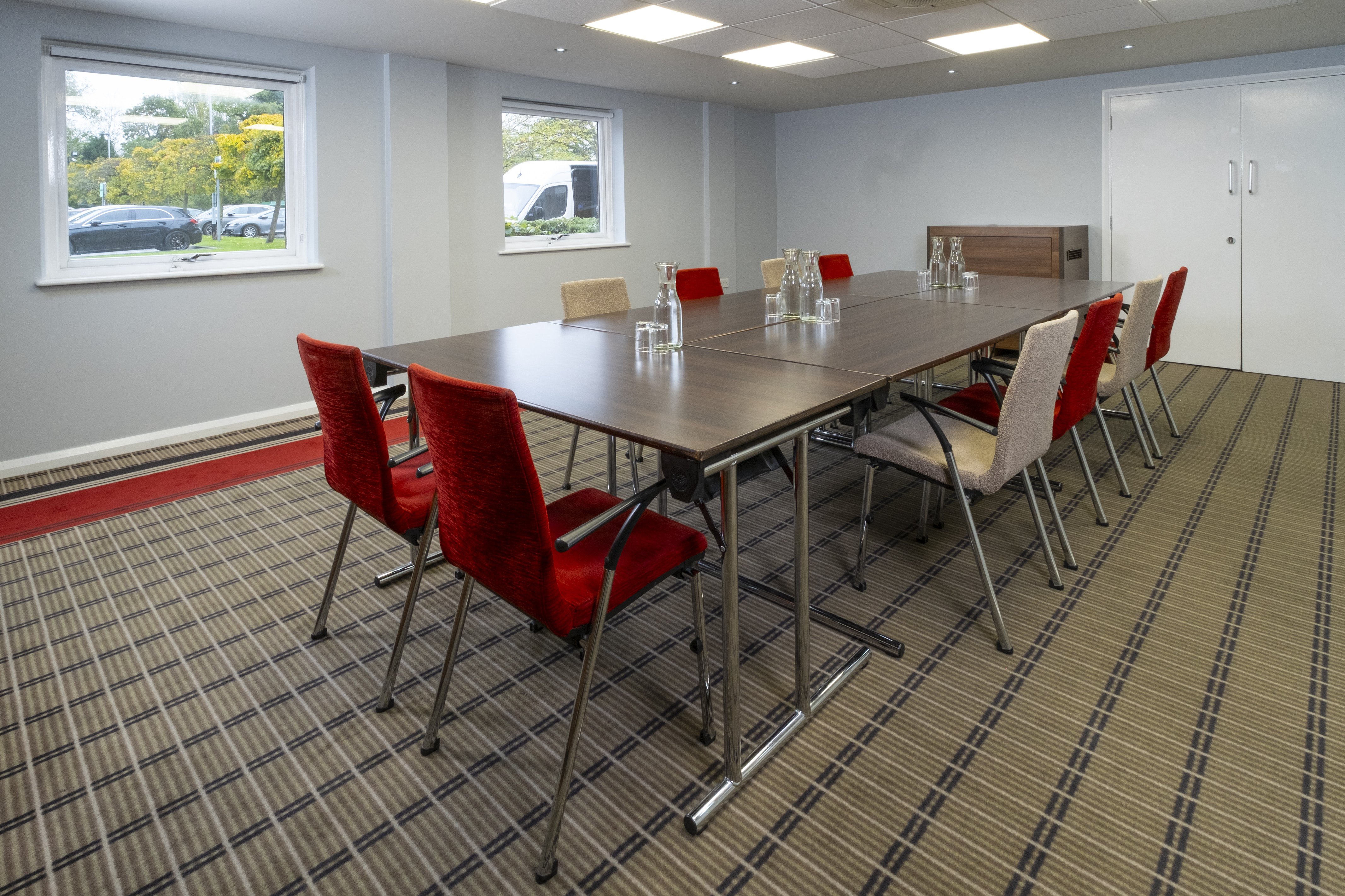 Holiday Inn Express Warwick Stratford Upon Avon 29/34