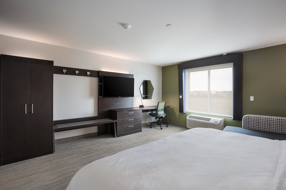 Holiday Inn Express And Suites Hoffman Estates 18/48