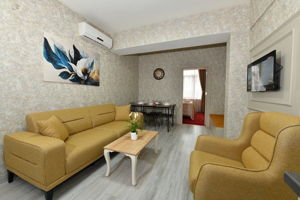 Sea Moon Hotel 30/50