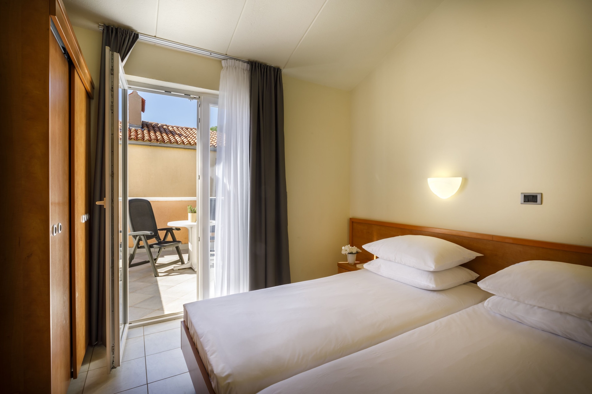 2 BEDROOMS, APARTMENT