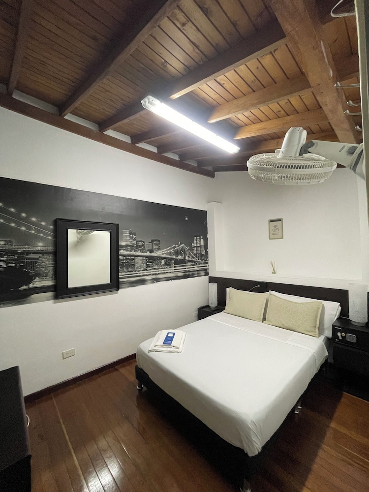 Hostal Lleras Calle 8 16/49