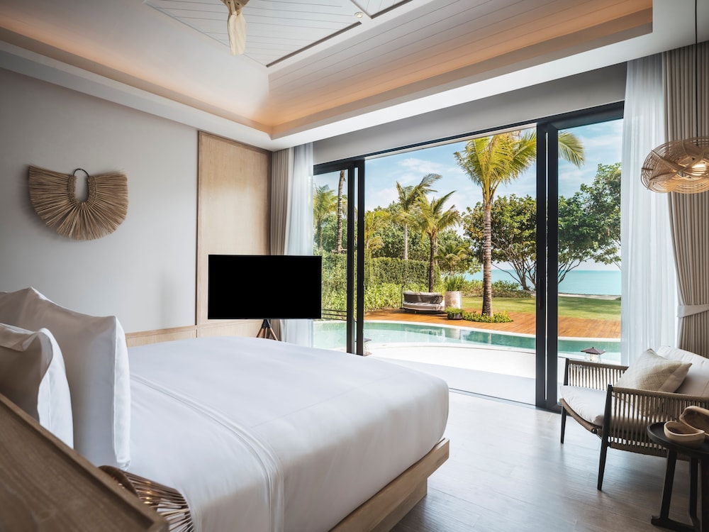 Pool, Villa, King Bed, Beach Front