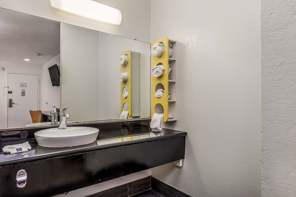 Motel6 Westley Ca 37/40