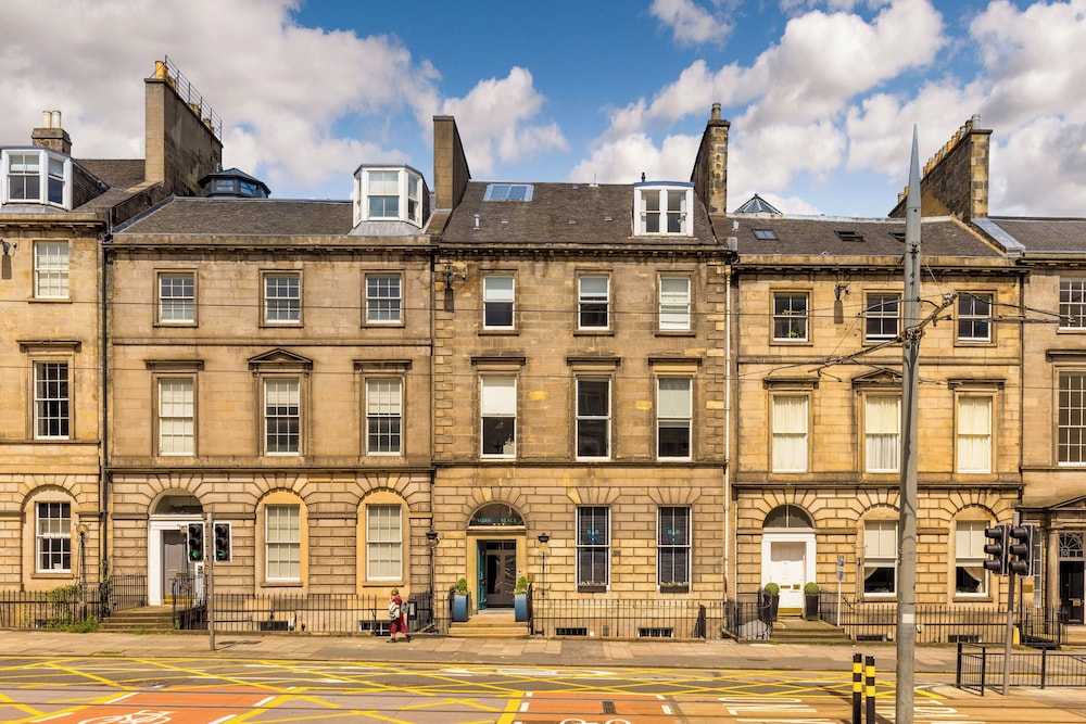 28 York Place 3/56