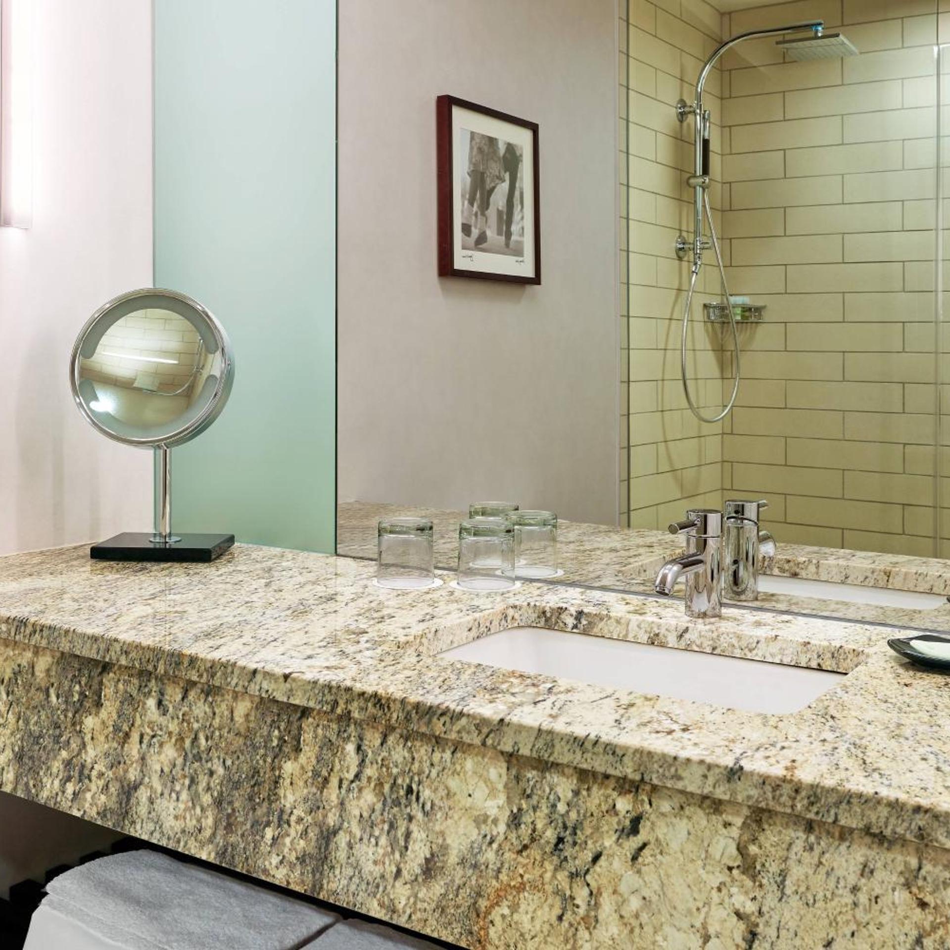 Suite, Club Floor, Corner، The Westin Galleria Dallas 2/3