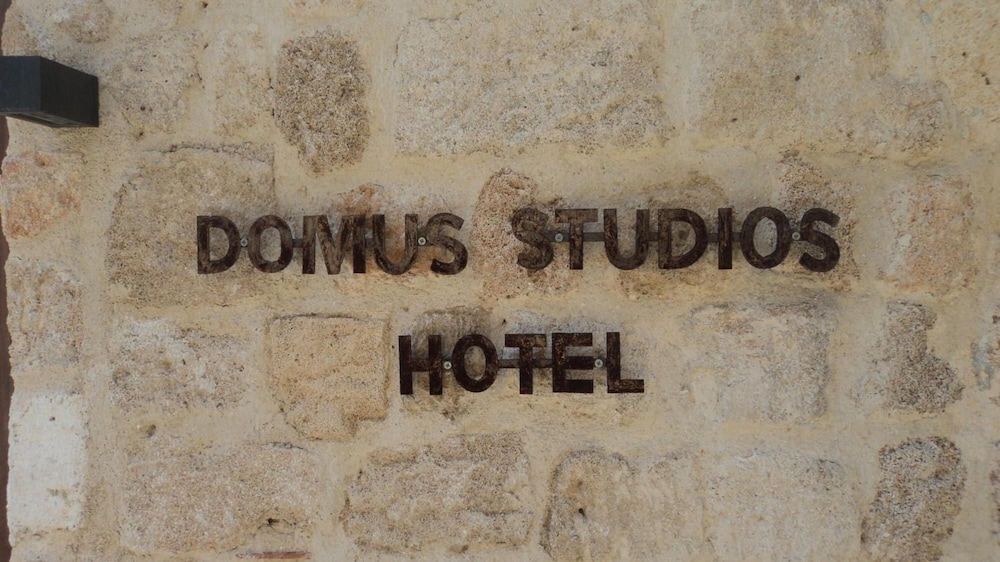 Domus Studios 2/43