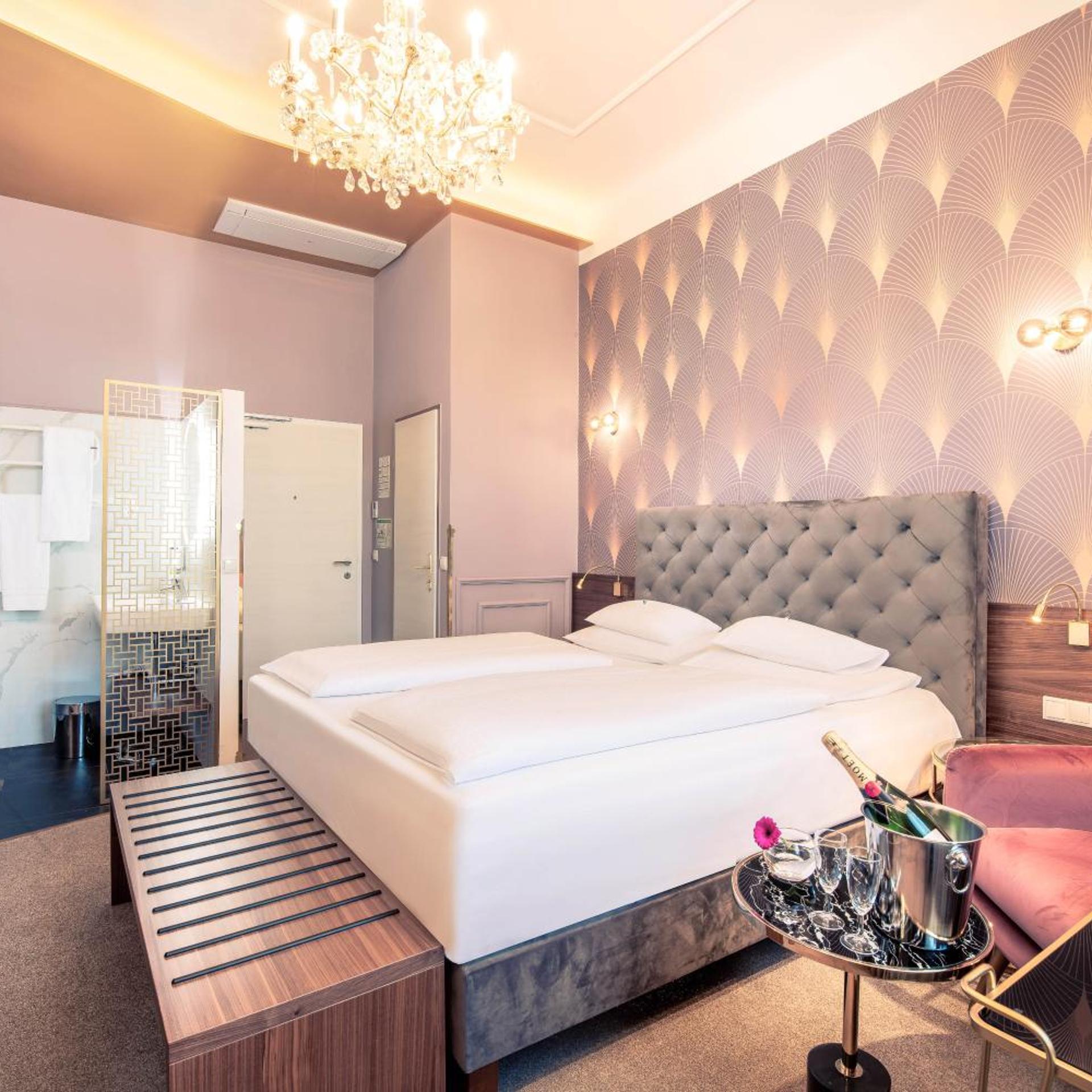 Room, King Bed, Hot Tub
