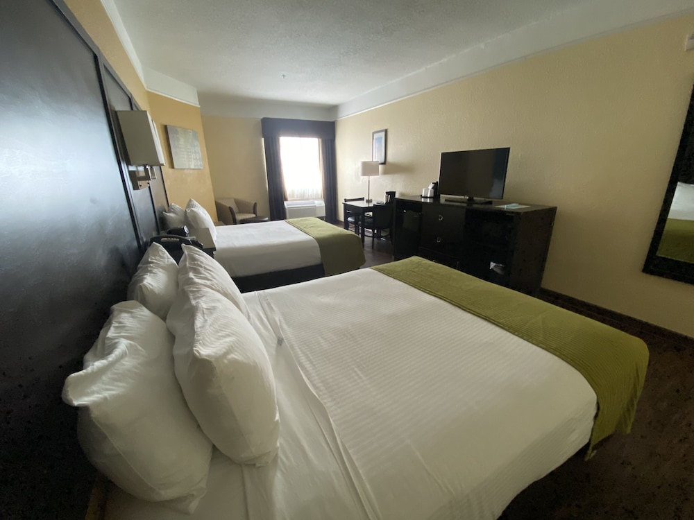 STANDARD, 2 QUEEN BEDS, ACCESSIBLE