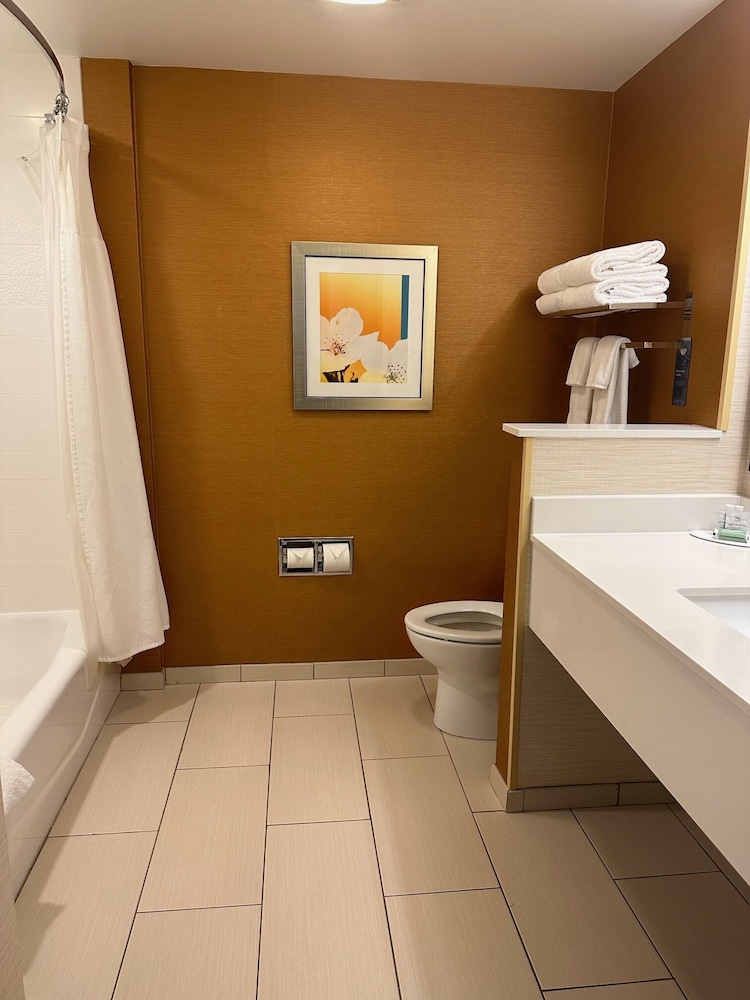 Fairfield Inn And Suites By Marriott Hollister 48/49