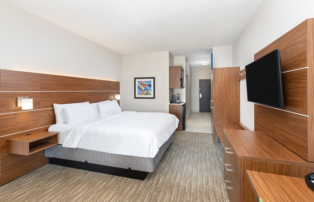 Standard, King Bed, Extra Floor Space