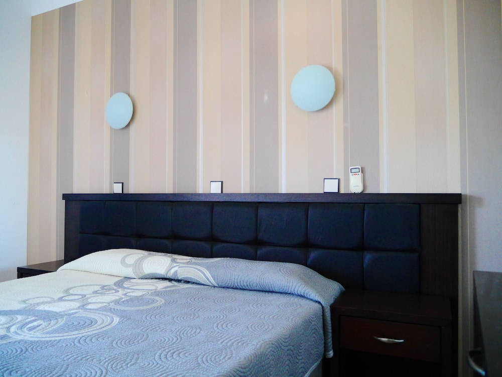 Blue Bay Beach Hotel 12/50