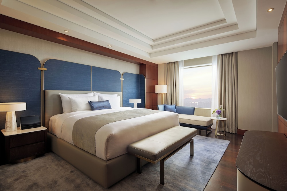 Deluxe, Suite, Double Bed
