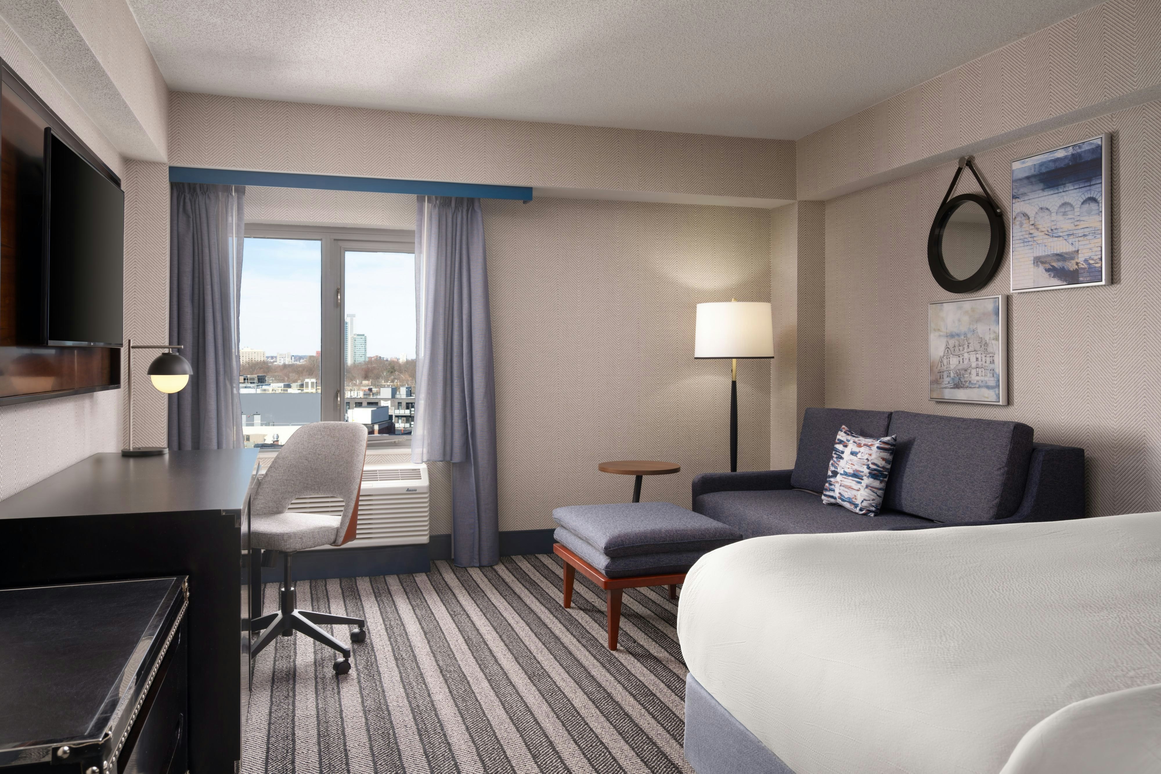 Courtyard By Marriott Boston Brookline 4/17
