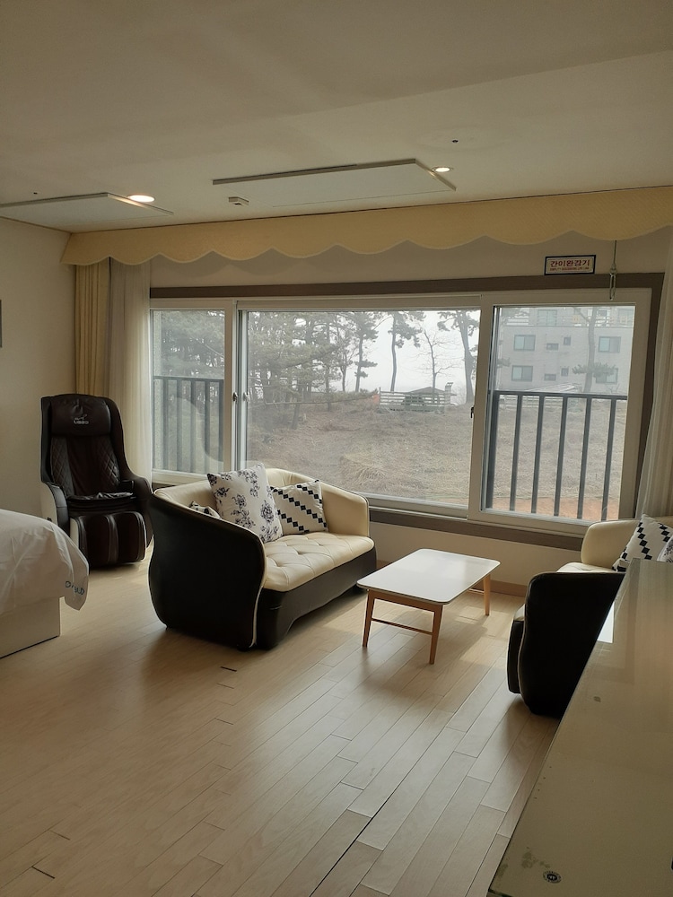 Daebudo Tourist Hotel 10/15