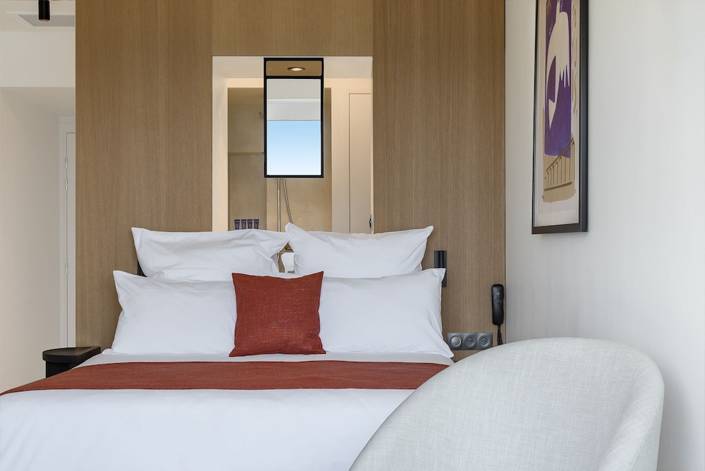 Les Elmes Hotel Spa 24/79