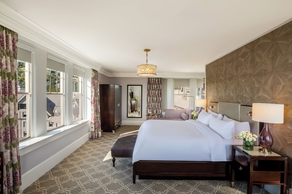 Signature, King Bed, Bay View