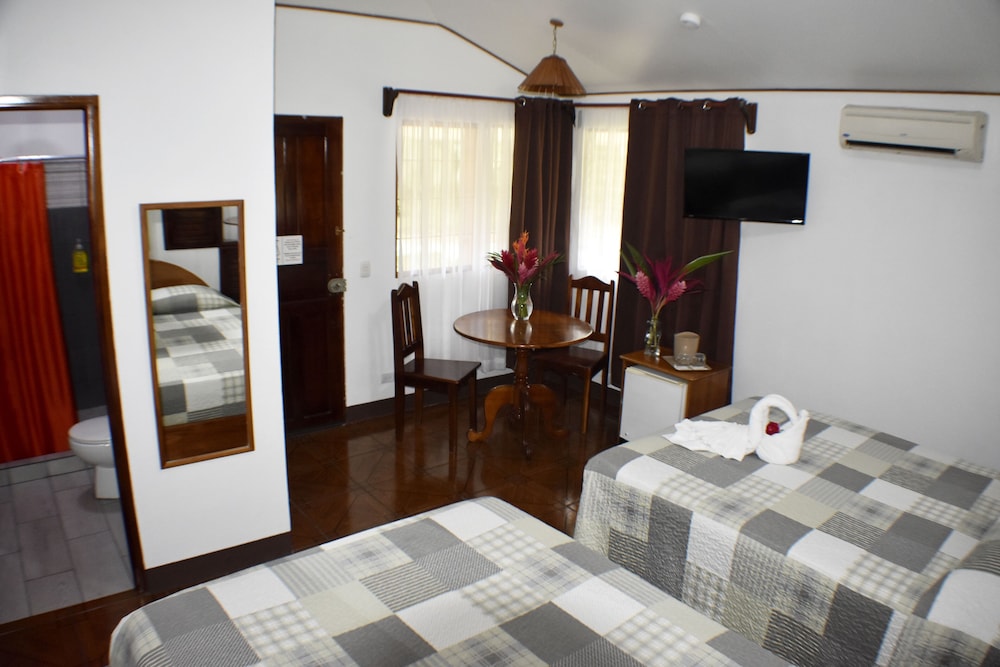 Arenal Country Inn 53/63