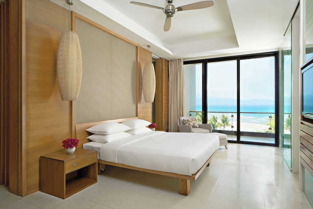 Regency, Suite, King Bed, Ocean View