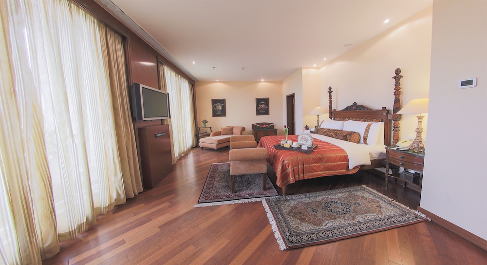 THE LALIT MUMBAI 44/67