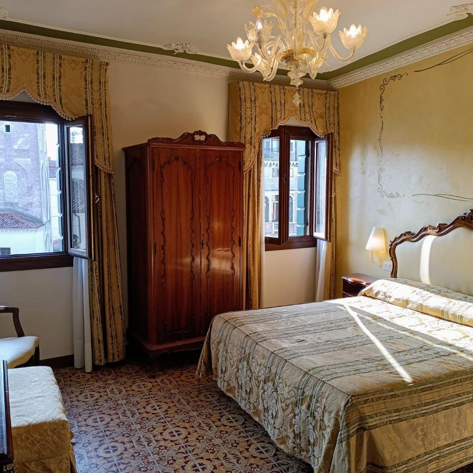 Room, Double Bed, Square View