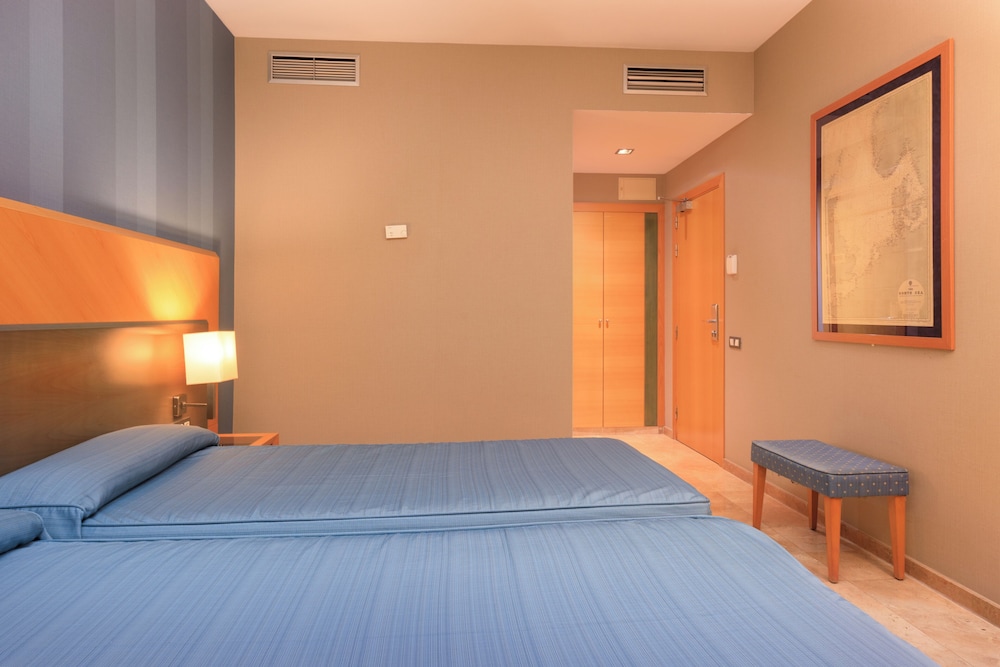 ROOM, DOUBLE BED