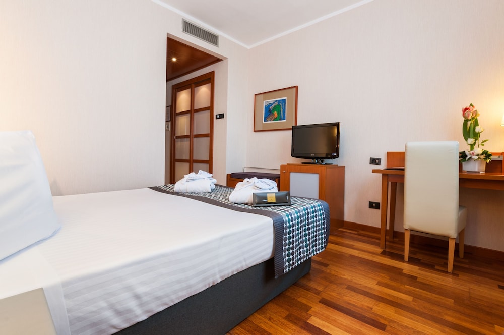 ROOM, DOUBLE BED, EXTRA BEDS