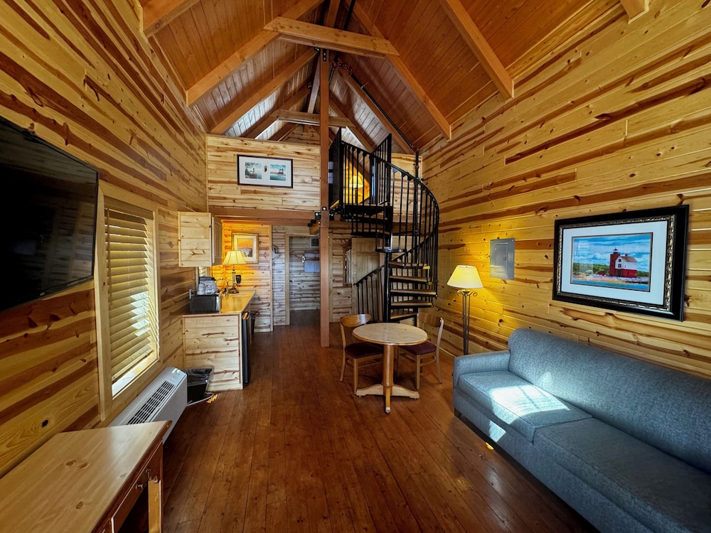Cabins of Mackinaw 28/53