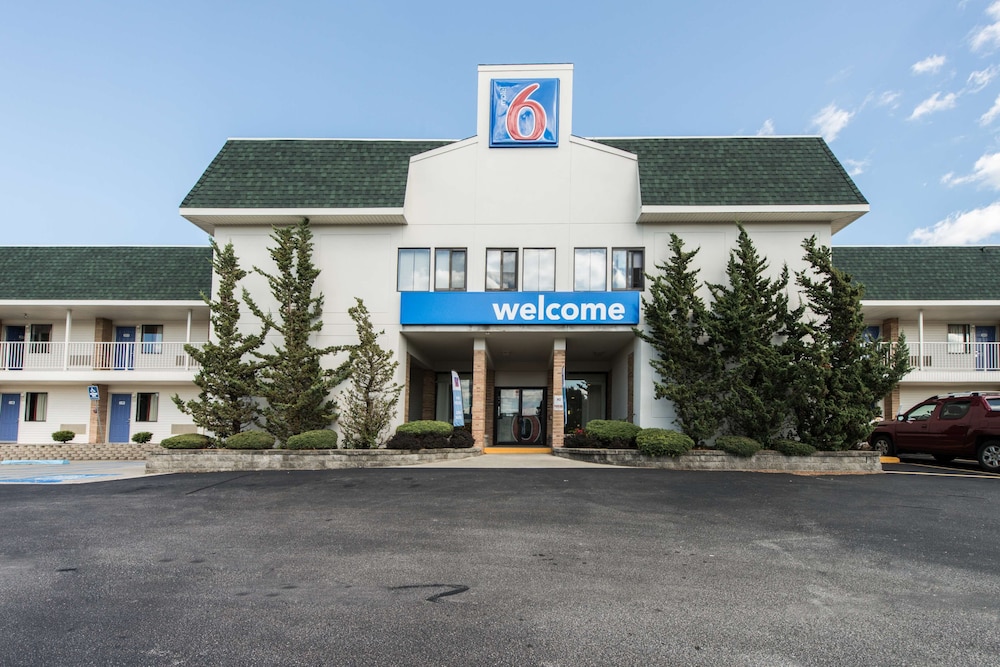 Motel6 Niantic, CT - New London 38/46