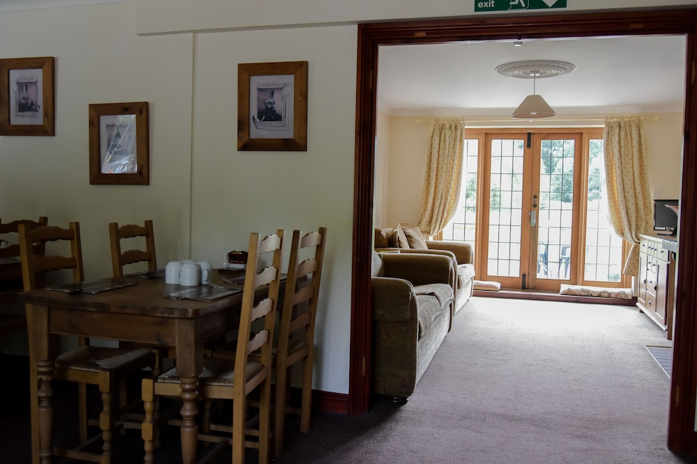 Little Foxes Hotel 42/62
