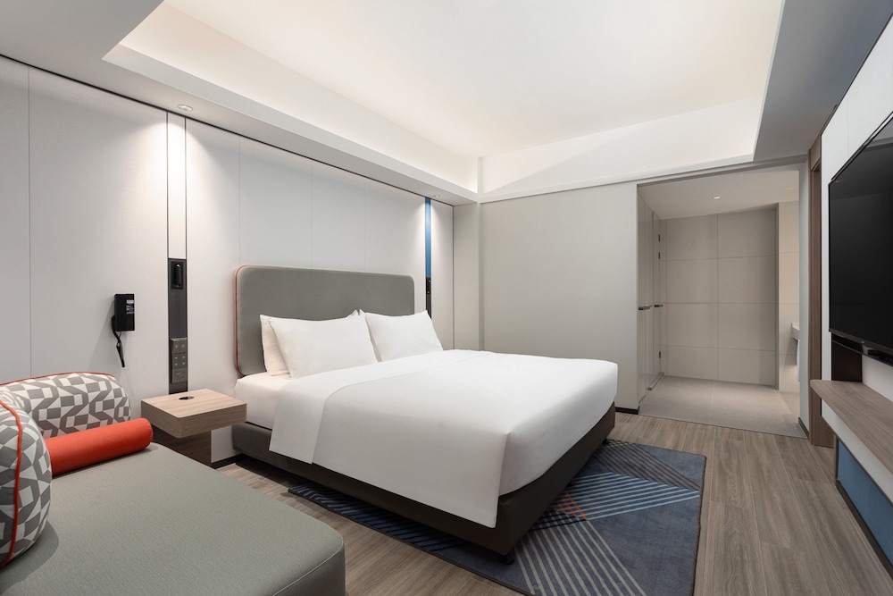 Holiday Inn Express Shanghai Gumei 18/56