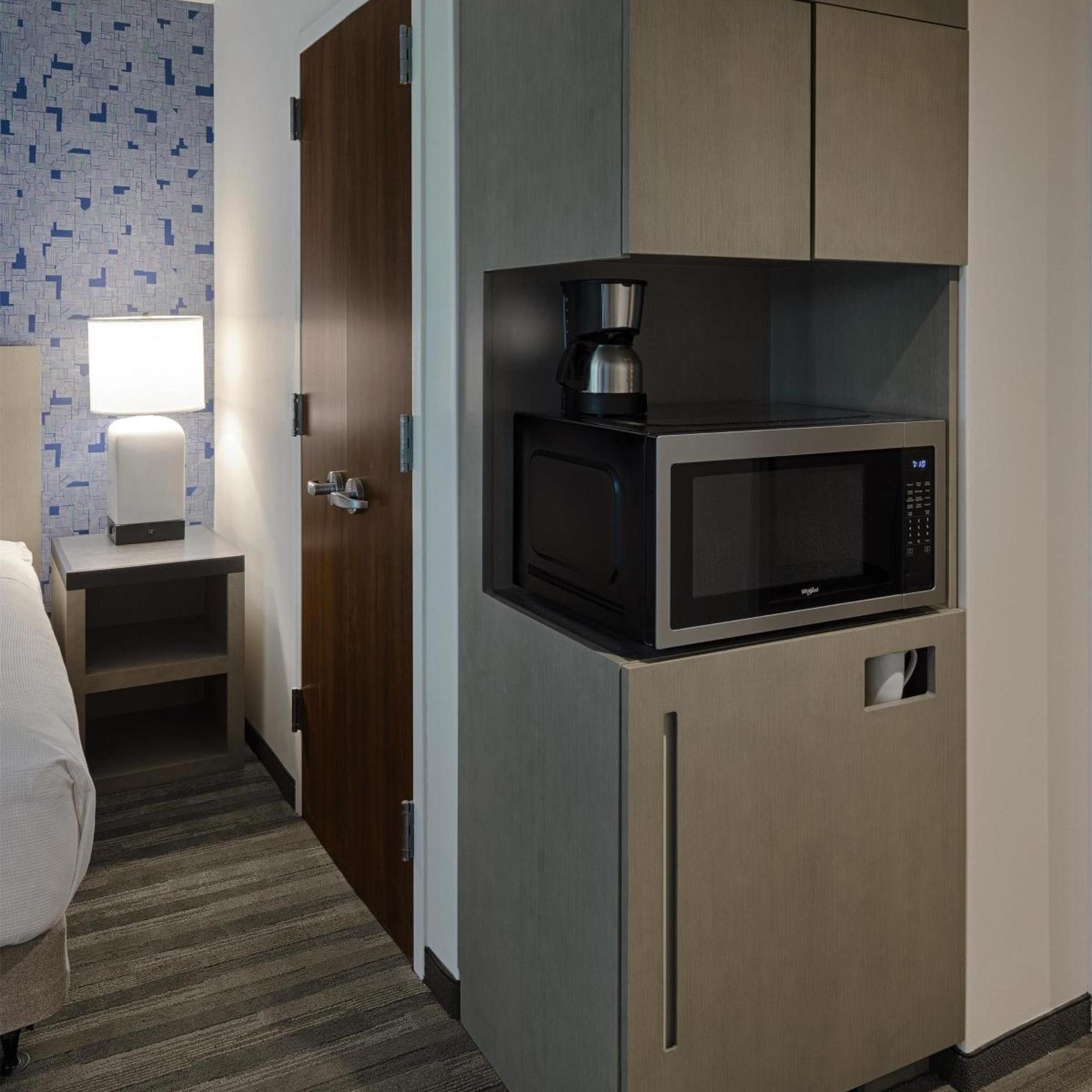 Room, King Bed, Den, Accessible