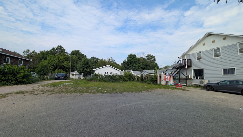 Oakwood Motel 49/56