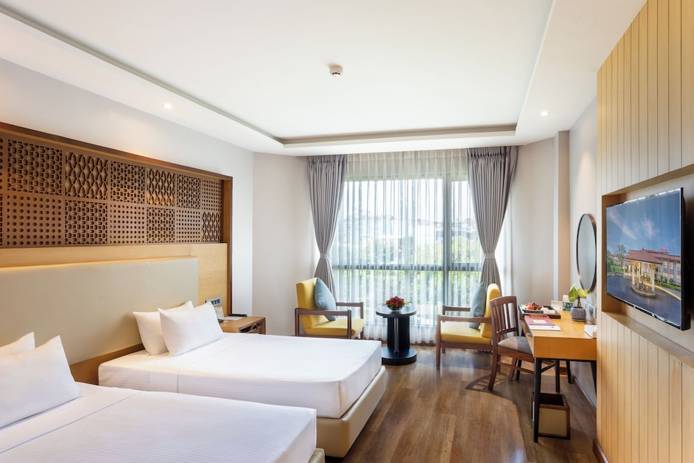 Pokhara Grande 26/80