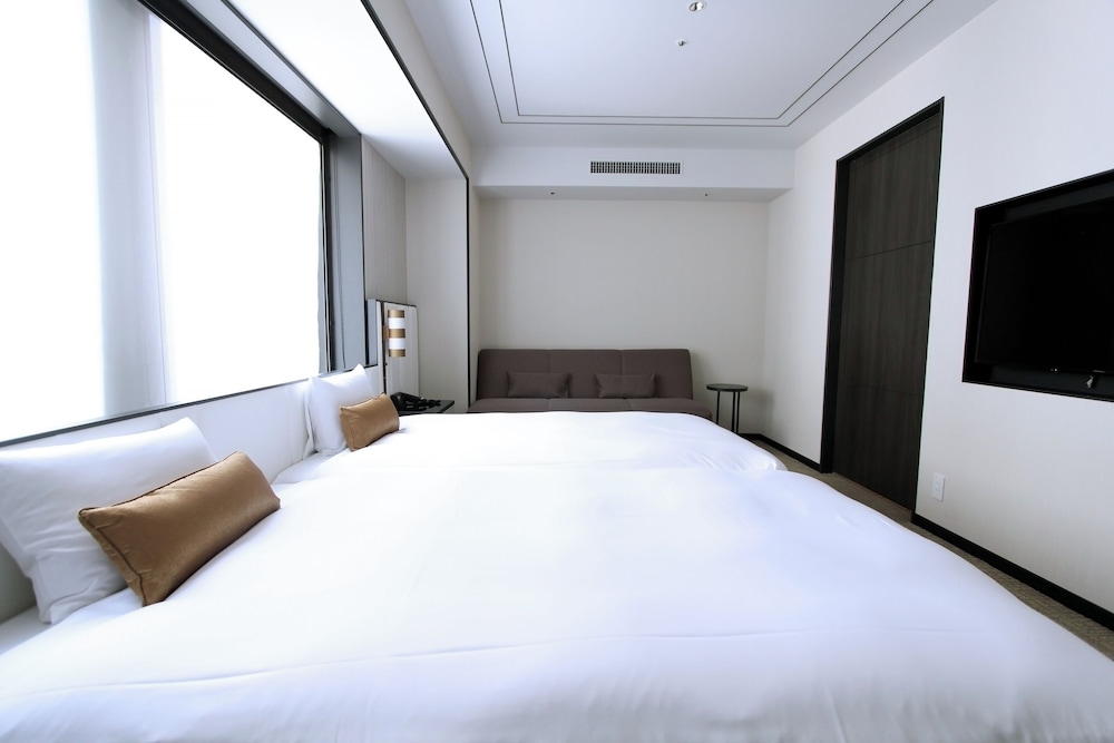 Universal, Deluxe, Twin Beds, Sofa